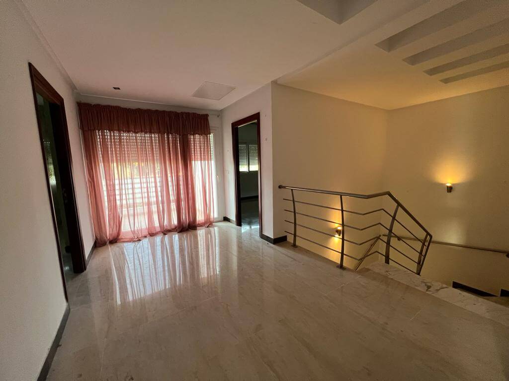 Villa S+5 avec piscine à La Marsa 